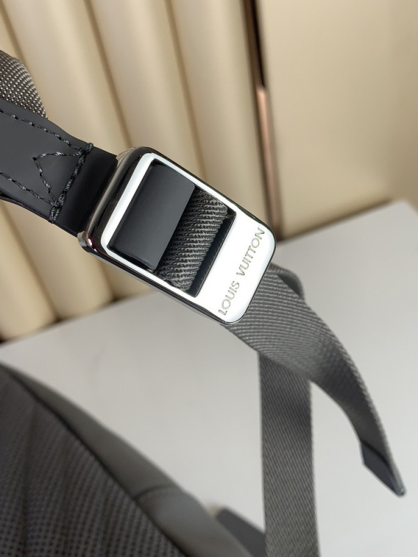 l**is V*t*n takeoff backpack