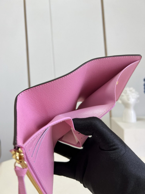 l**is V*t*n victorine wallet