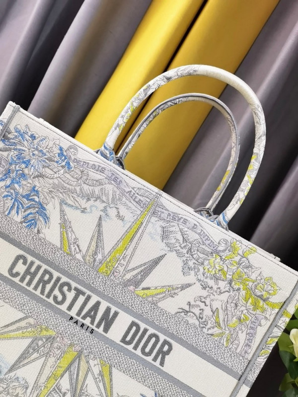 large D*or book tote