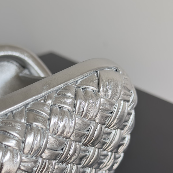 Bo*te*ga ve*ne*ta knot minaudiere