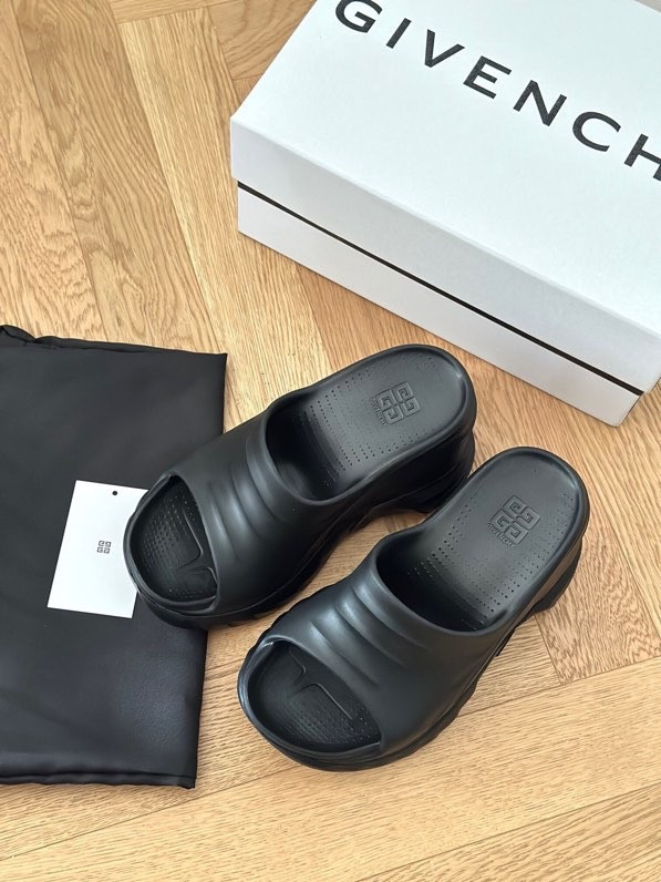 GIVENCHY sildes