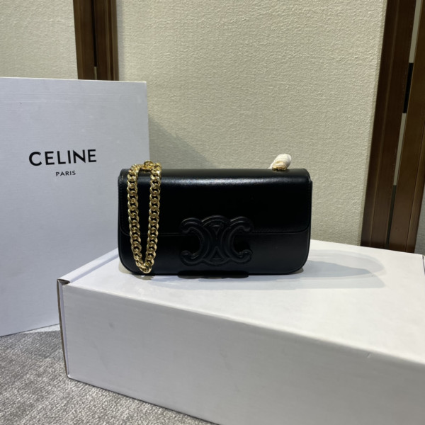 Ce**e chain shoulder bag triomphe