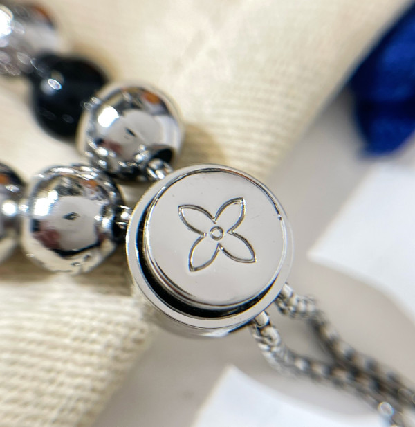 l**is V*t*n bracelet