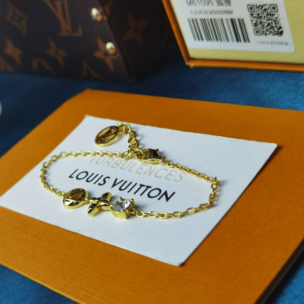 l**is V*t*n bracelet