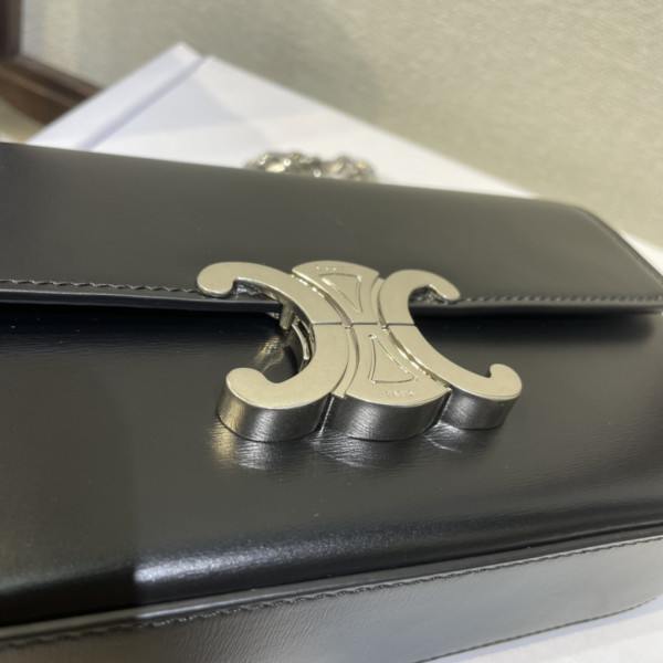 Ce**e chain shoulder bag triomphe