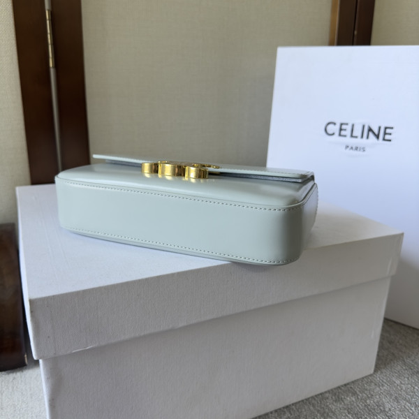 Ce**e chain shoulder bag triomphe