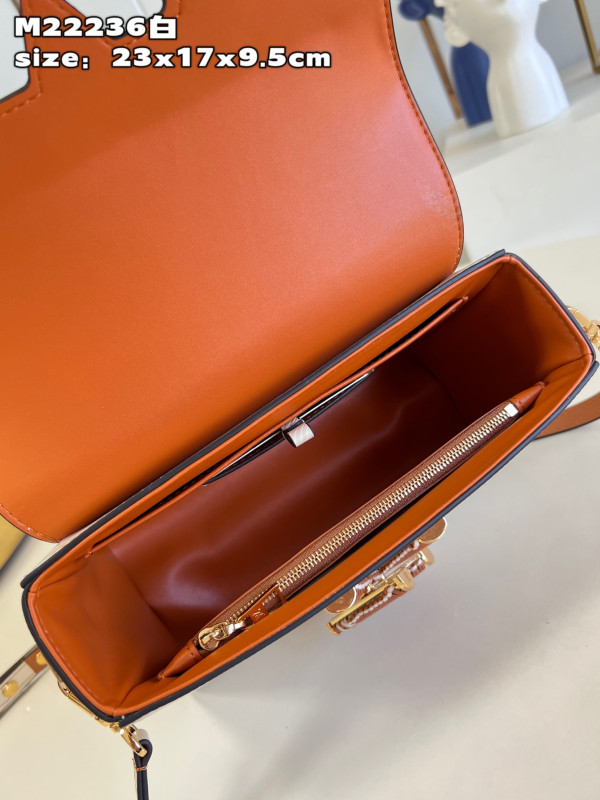 l**is V*t*n twist mm