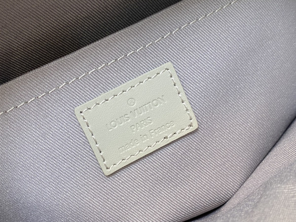 l**is V*t*n s lock messenger