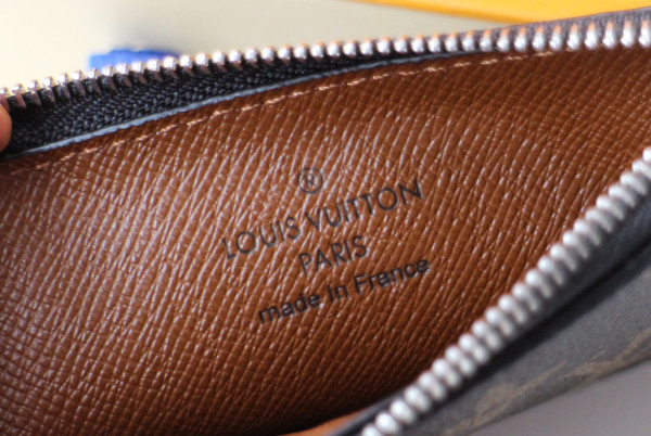 l**is V*t*n coin card holder