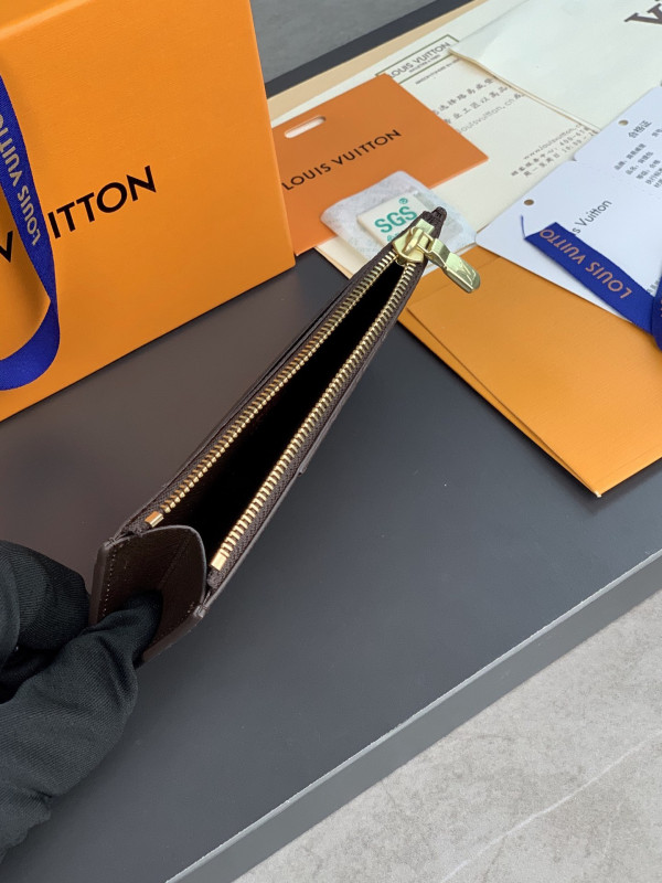 l**is V*t*n coin card holder