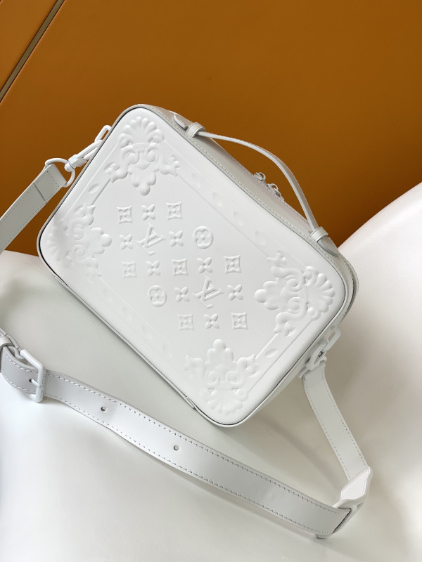 l**is V*t*n mini soft trunk