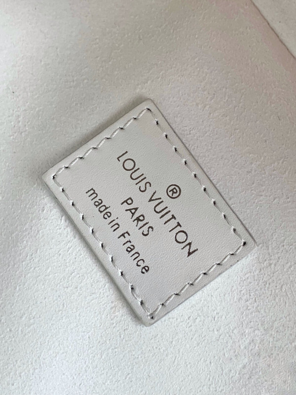 l**is V*t*n mini soft trunk