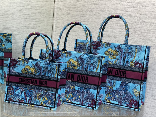 large D*or book tote