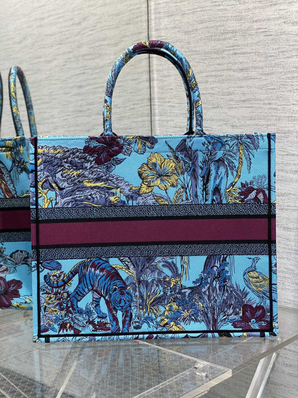 large D*or book tote