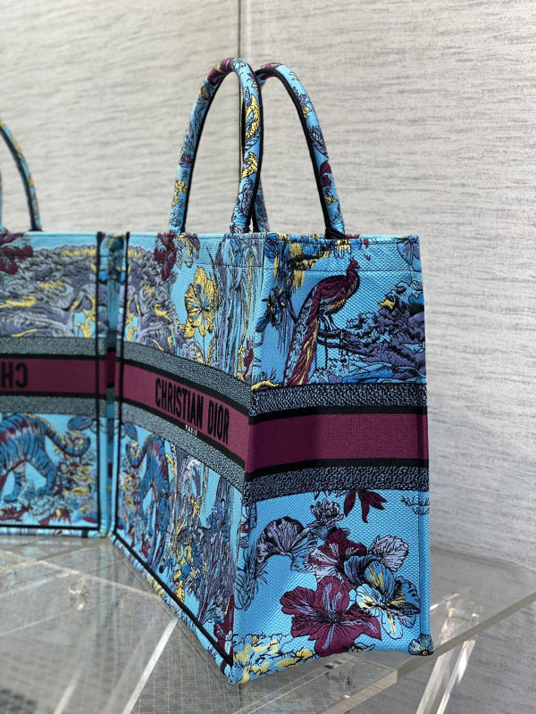 large D*or book tote