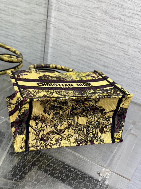 small D*or book tote