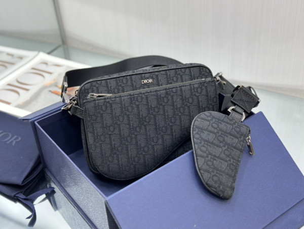 D*or saddle triple pouch