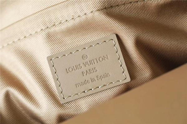 l**is V*t*n pilot slingbag