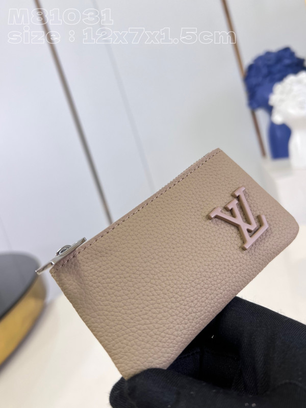 l**is V*t*n key pouch