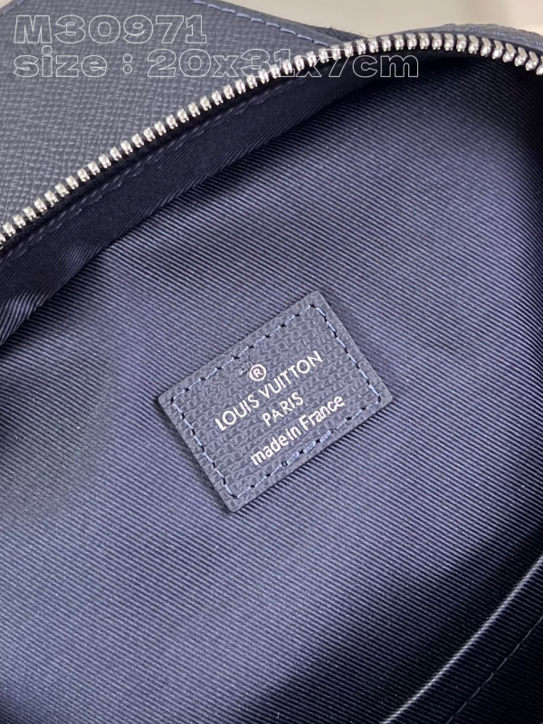 l**is V*t*n avenue slingbag nm