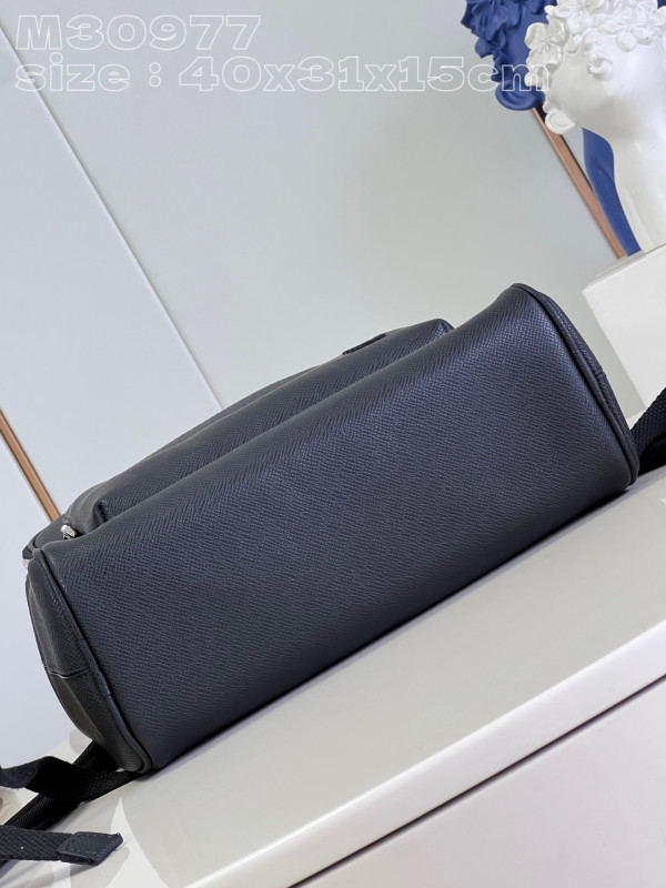 l**is V*t*n avenue backpack