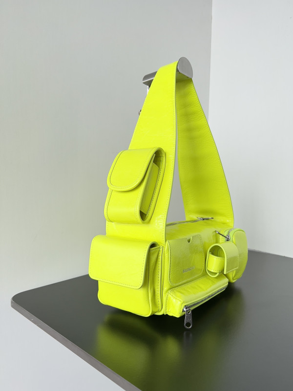 ba*len*cia*ga S*perbusy xs sling bag