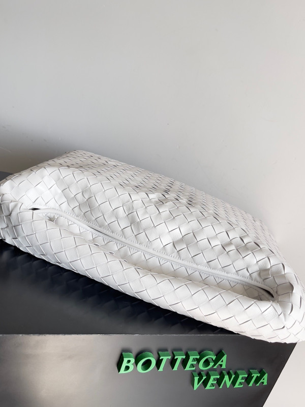 Bo*te*ga ve*ne*ta large hop