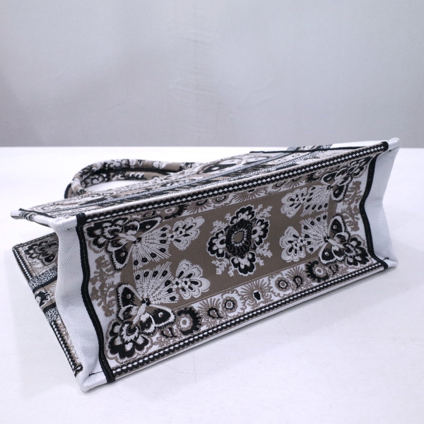 medium D*or book tote