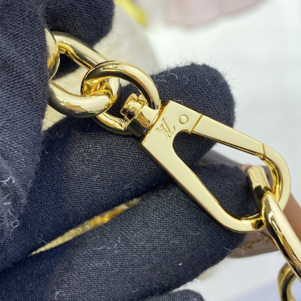 l**is V*t*n over the moon