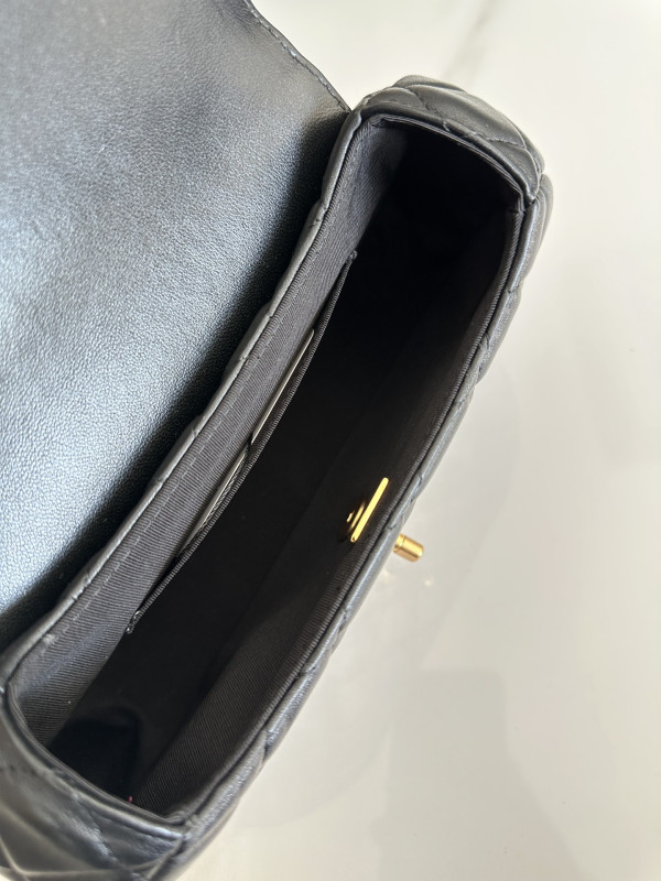 CL FLAP BAG WITH TOP HANDLE