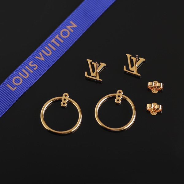 l**is V*t*n earrings