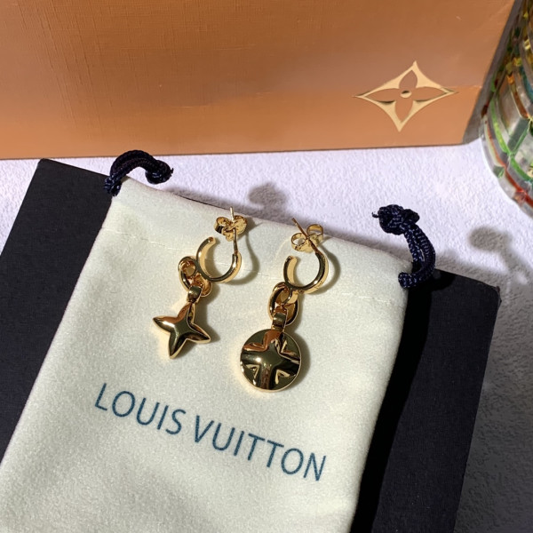 l**is V*t*n earrings