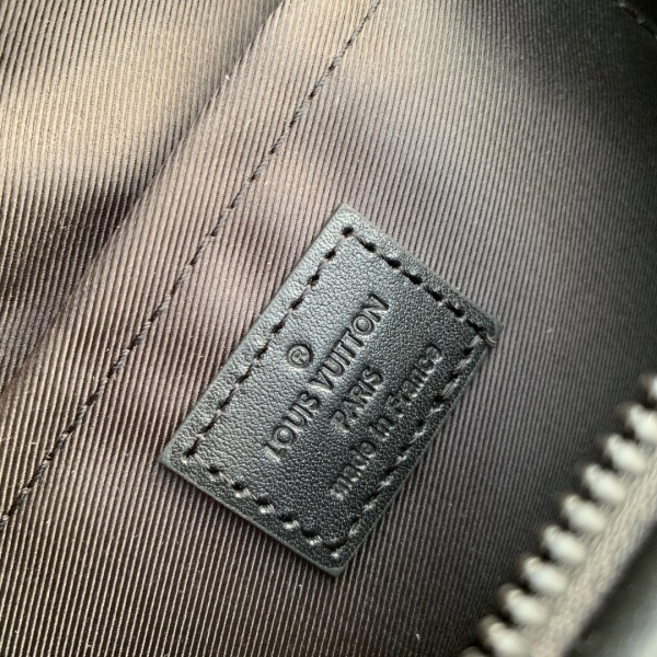 l**is V*t*n moon crossbody