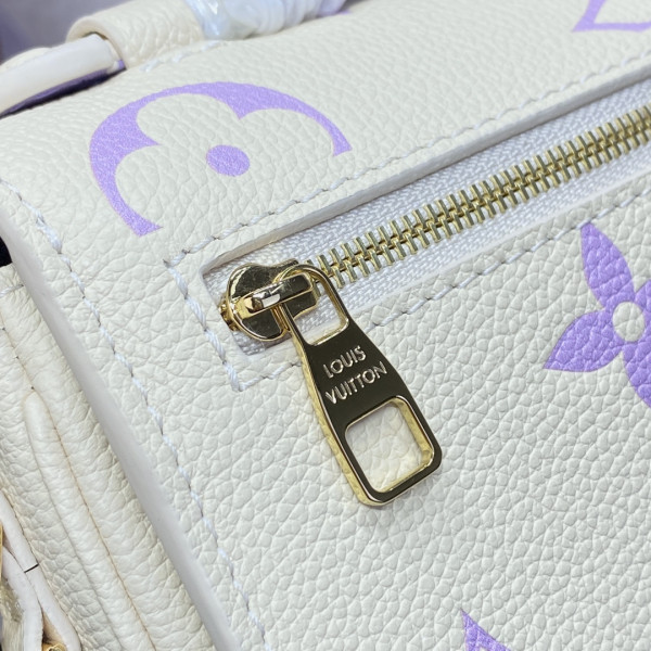 l**is V*t*n pochette metis east west