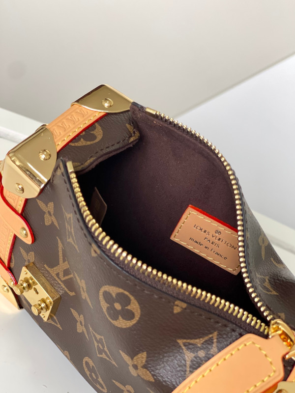 l**is V*t*n side trunk pm