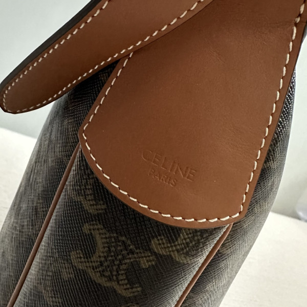 ce**e heloise cuir triomphe bag in S*pple calfskin