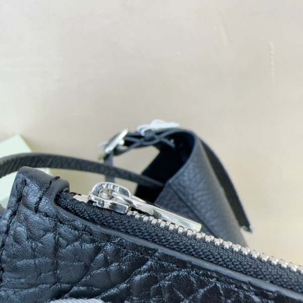 B**rry medium chess shoulder bag