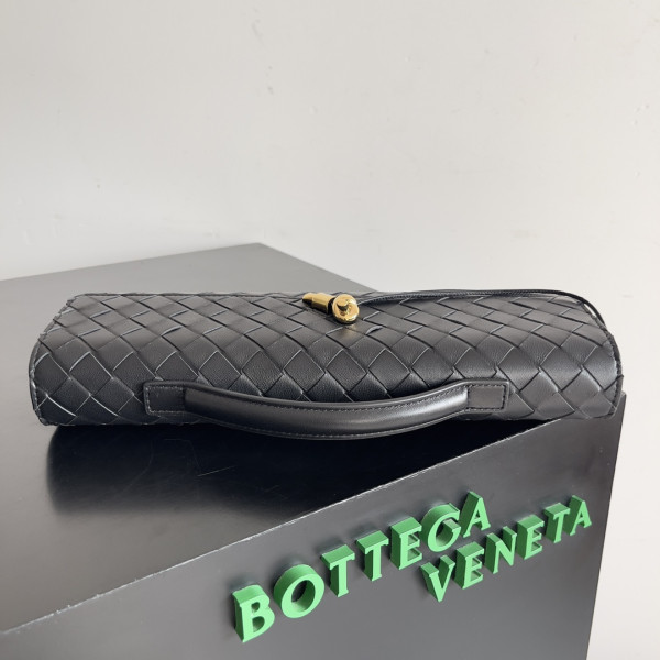 Bo*te*ga ve*ne*ta long clutch andiamo with handle
