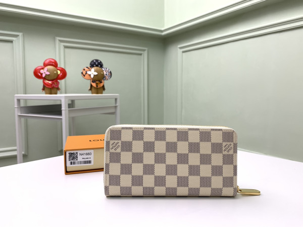 l**is V*t*n zippy wallet