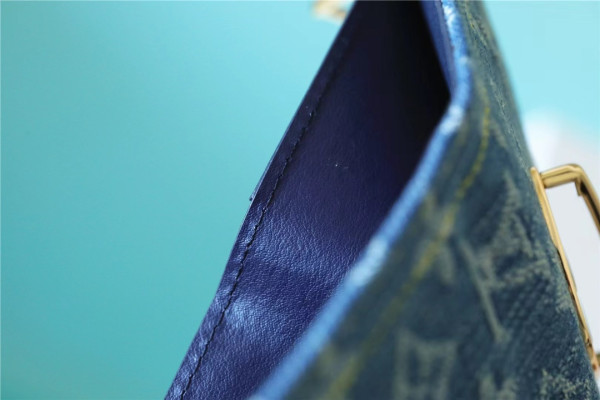 l**is V*t*n victorine wallet