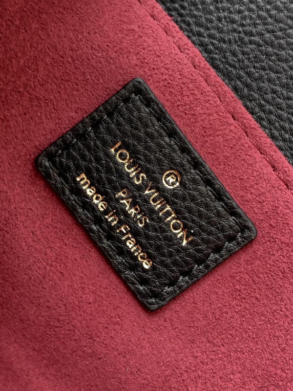 l**is V*t*n pochette metis east west