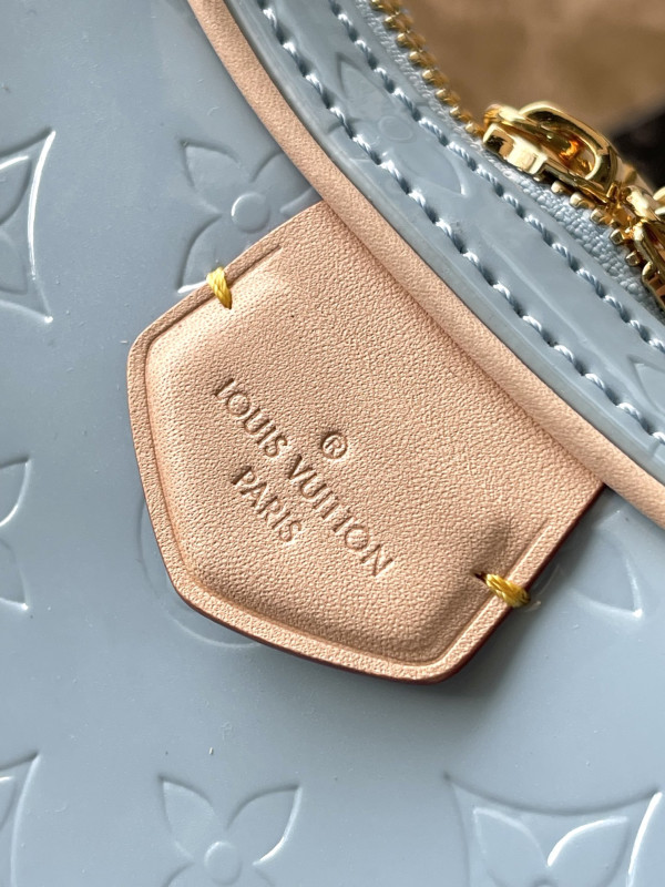 l**is V*t*n croissant pm