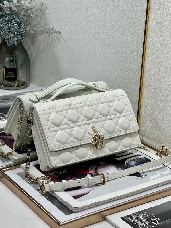 lady D*or-24*14*7.5cm