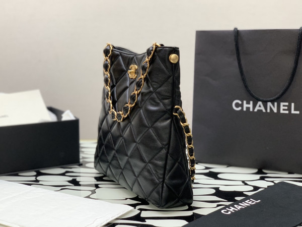 CL MAXI HOBO HANDBAG