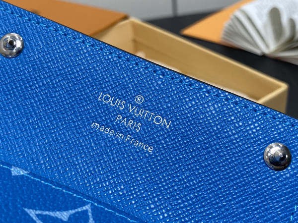 l**is V*t*n card holder necklace-7.6*10*0.5cm