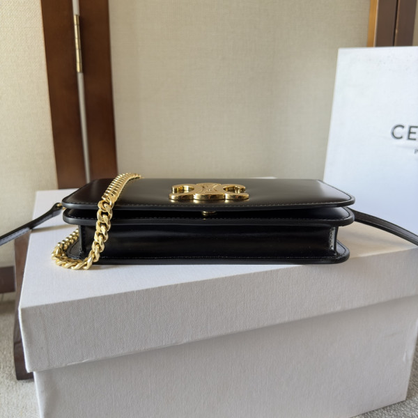 Ce**e chain shoulder bag triomphe