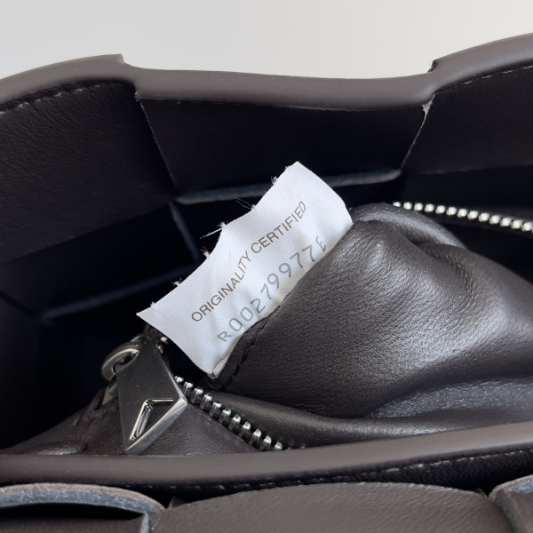 Bo*te*ga ve*ne*ta cassette-26*16*6.5cm