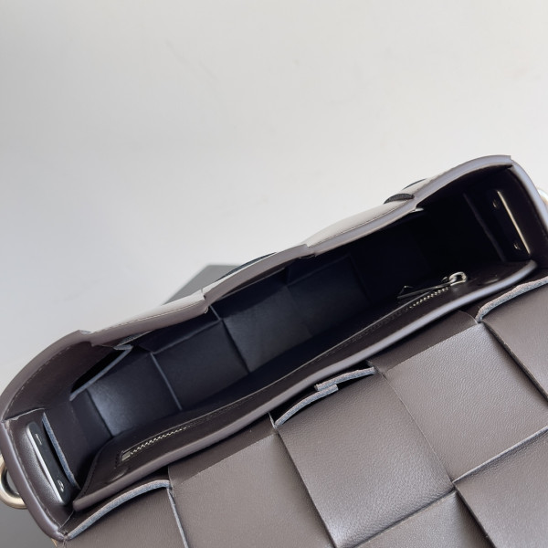 Bo*te*ga ve*ne*ta cassette-26*16*6.5cm