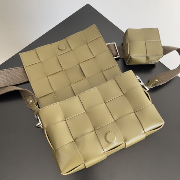 Bo*te*ga ve*ne*ta cassette-26*16*6.5cm