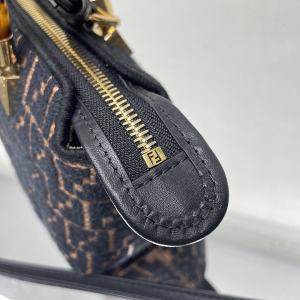 F**di baguette chain midi 397b98-24*14*7cm